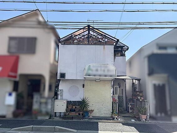 正面からの外観...