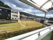 四季折々の風情が感じられる、自然環境が心地よい、静かな住宅地です。