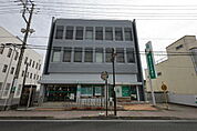 銀行「埼玉りそな銀行幸手支店まで239ｍ」