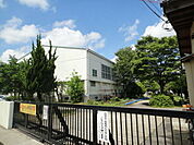 小学校「幸手市立上高野小学校まで209ｍ」