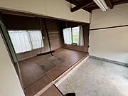 附属建物の入り口　囲炉裏があります