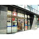 ウエルシア福岡舞鶴スクエア店 徒歩1分。 80m