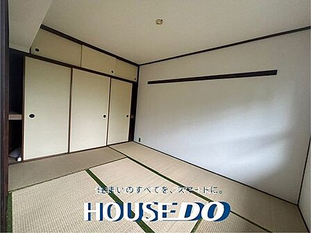 どこか懐かしさを感じさせる広々とした和室は、寝室はもちろんお客様を迎えるお部屋としてもお使いいただけます。