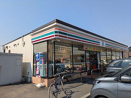 セブンイレブン川崎布田店 310m