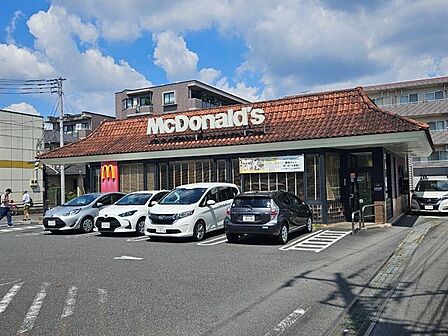マクドナルド 府中街道生田店 730m