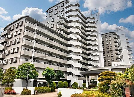 駅・学校・スーパーが徒歩圏内で、毎日の通学や買い物がしやすい便利な立地です◎