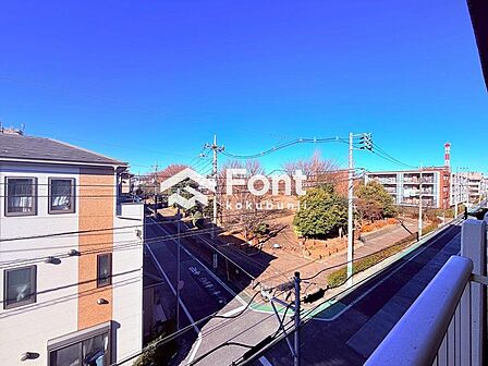 家からの景色はパークビューです!日頃のストレスもこの解放感と四季を感じることで少しは解消できるのではないでしょうか。自宅から遠くを望めることも価値の一つです。