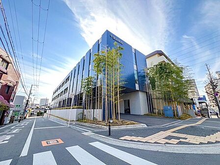千里山病院59床ある総合病院です!病院とは思えないきれいな外観です。 1660m