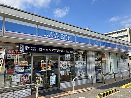 ローソン 吹田市警察署前店 770m