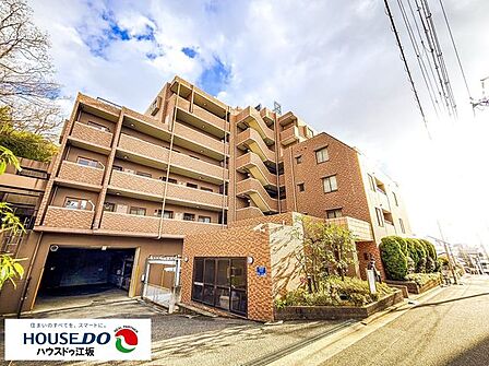 【外観】まるでお城のようなかっこいい外観です!阪急千里線「吹田」駅まで徒歩6分の立地で交通アクセス良好!