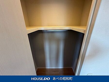 6.6帖の洋室にはウォークインクローゼットも完備されています。たっぷり収納可能です！