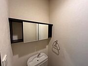 トイレ鏡付き収納