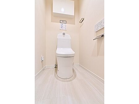 トイレは快適な温水洗浄便座付です。いつも清潔な空間であるよう配慮された造りです。
