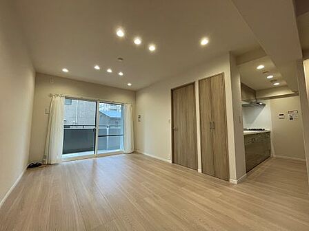 内装はシンプルに落ち着きのある空間にしています。ゆったりとしたひとときを過ごせそうです♪