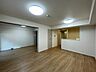 リビング/ダイニング：快適に過ごす条件は一人ひとり違います。居住していく中であなただけのお家に創り上げる楽しみもあります。