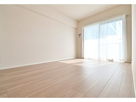 過ぎ行く時間をゆったりと感じることができる落ち着いたお部屋。