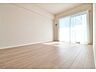 室内：過ぎ行く時間をゆったりと感じることができる落ち着いたお部屋。