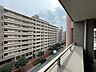 その他：3方角部屋、バルコニーからの眺望。近隣の建物との間隔もしっかり取られて風通し良好です。