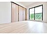 洋室：引き戸を全開にするとリビングの一部に。引き戸で仕切って独立したお部屋としても利用できます。