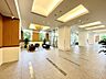 エントランス：充実の共用施設が日々の生活に彩をあたえてくれます。