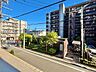 その他：バルコニーからの眺望。近隣の建物との間隔もしっかり取られて風通し良好です。