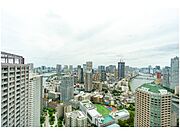 穏やかな街並みを一望しながら、爽やかな風と柔らかく降り注ぐ陽光を感じて頂けます。