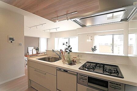 キッチンです。収納や動線の使い勝手は、ご内覧でじっくりご確認ください