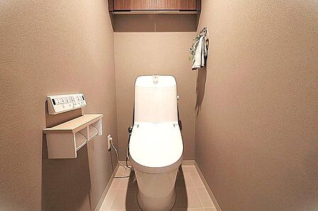 清潔感のあるトイレ。水まわりの状態も、ご内覧でご確認いただけます