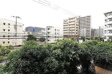 バルコニーの様子です。物干しスペースもしっかり確保できます
