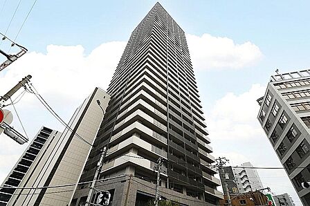 タワー外観。現地のご案内も受付中です(夜間・オンライン相談OK)