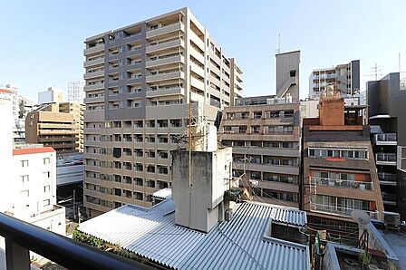 バルコニーからの眺望。都心ならではの街並みが広がります