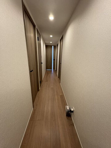 清潔感のある室内。廊下まわりもすっきりとした造りです