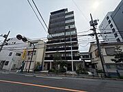 ◆地上10階建てのスタイリッシュなフォルム。◆北東角住戸で通風良好。