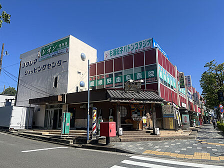 多様な店舗で利便性良好。