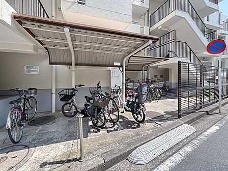 自転車をすっきりと保管できる駐輪場。日々の通勤・通学やお買い物などにも便利です。