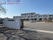 伊賀市立緑ヶ丘中学校 932m
