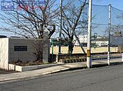 伊賀市立上野東小学校 554m