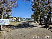清水町長沢児童公園滑り台等の遊具有り 450m