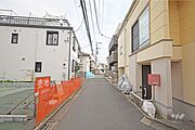物件の南側前面道路（西側から）［2026年2月24日撮影］