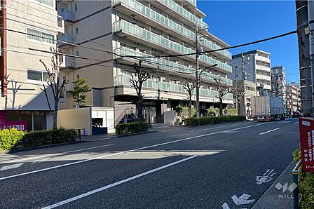 敷地南側の前面道路
