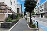 その他：敷地の北側前面道路（東側から）