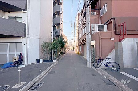 敷地北側の前面道路(東側から)