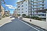 その他：敷地北東側の前面道路（北西側から）