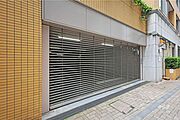 駐車場の出入り口（リングシャッター付き）