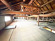 大梁の見える小屋裏空間