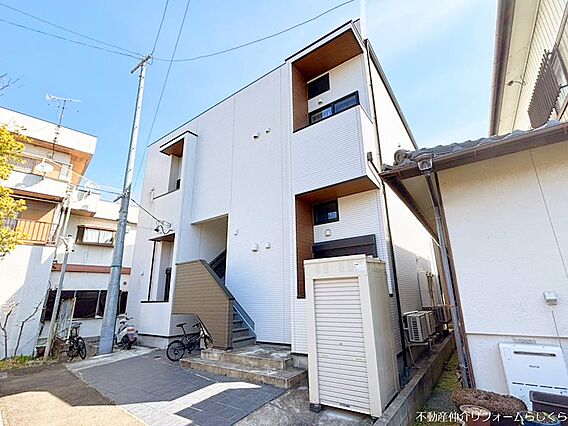 総戸数8戸の2...