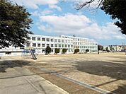 名古屋市立引山小学校（913m）