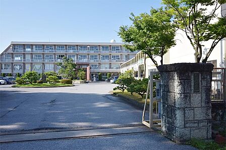一宮市立木曽川中学校(2310m)