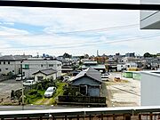 バルコニーからの眺望です。小学校まで徒歩4分！