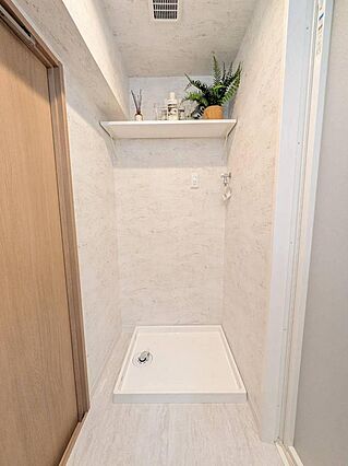 洗濯機置場。上...